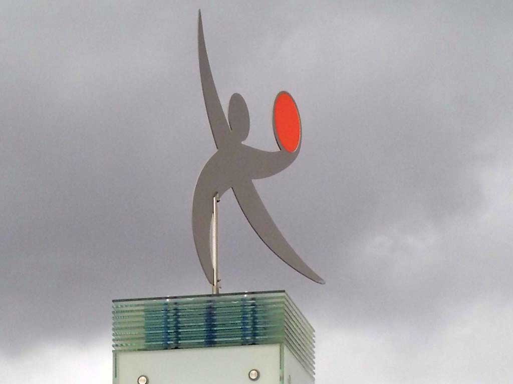 Rheinzabern: "Lichtsäule mit Windspiel"